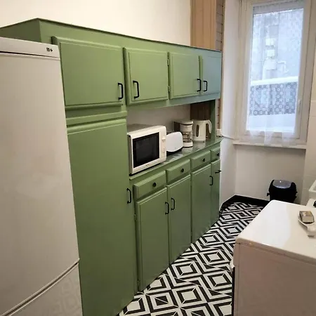 Апартаменты Le Nid Douillet Vintage En Centre-ville. Ла-Бурбуль